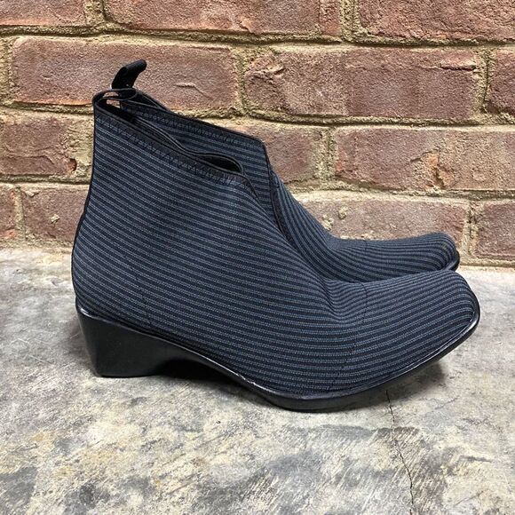 Charleston Shoe Co Gray/Blue Pinstripe Lower King Boot Size 10 NIB - Picture 1 of 8